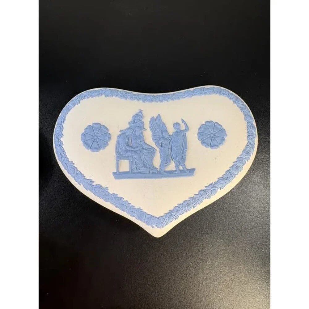 Wedgwood Jasperware Heart Trinket Box Pale Blue on White Classical Relief Boxed